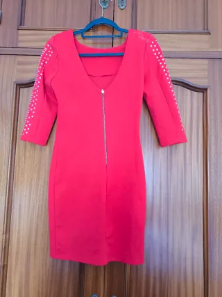 Vestido Rojo con Tachuelas Strass