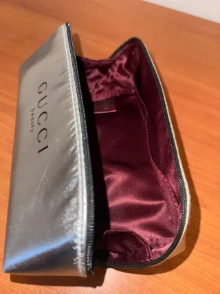 Borsa da toilette Gucci argentata