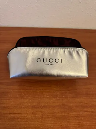 Borsa da toilette Gucci argentata