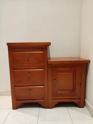 Mueble de madera marrón