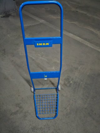 Carretilla plegable IKEA con bolsa azul