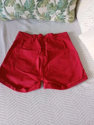 Shorts Stradivarius talle alto rojos
