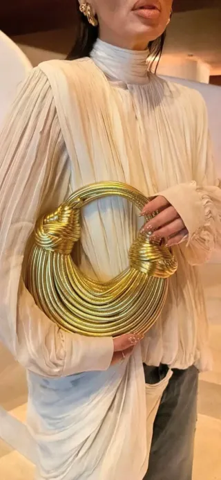 Blusa drapeada hombreras beige T.XS zara