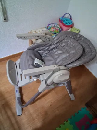Trona Chicco 2 en 1 como nueva