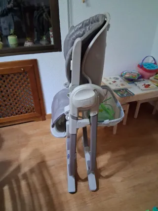 Trona Chicco 2 en 1 como nueva