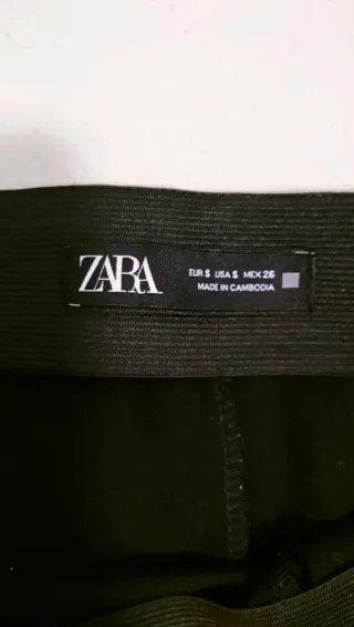 Leggings negros con detalle de pedrería