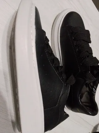 Alexander McQueen Sneakers nere e bianche