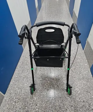 Andador con asiento y ruedas