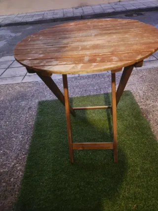 Mesa redonda plegable de madera