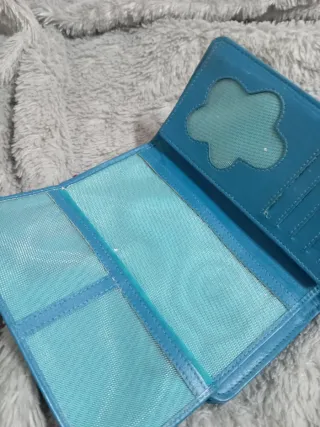 Cartera con diseño de rombos y corazón