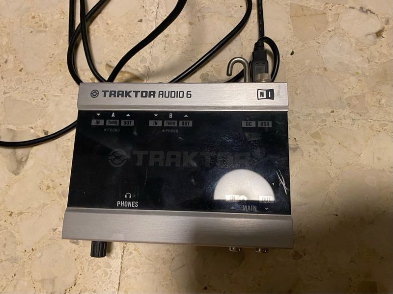 Traktor Audio 6 con cables y CDs afbeelding 2
