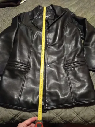 Chaqueta de piel negra REPORTAGE