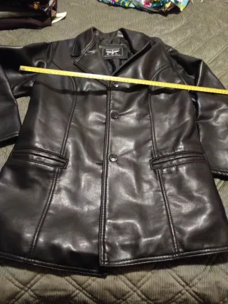 Chaqueta de piel negra REPORTAGE