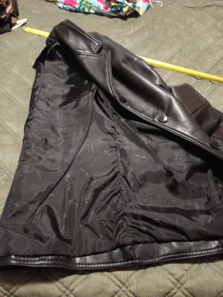 Chaqueta de piel negra REPORTAGE