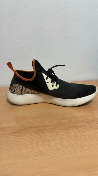 Tenis Nike Talla 45 Negro y Naranja