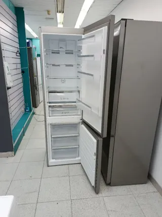 @Nevera combi marca smeg plateado@