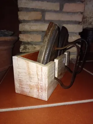 Portaplanchas + 2 Planchas Antiguas