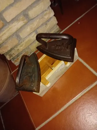 Portaplanchas + 2 Planchas Antiguas