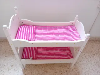 Litera de madera para muñecas