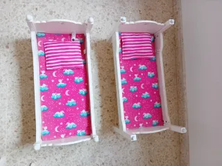 Litera de madera para muñecas