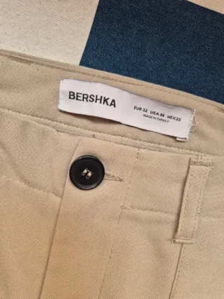 Pantalón Beige Bershka Talla 32