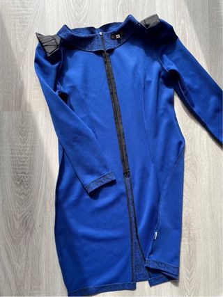 Vestido elegante azul con estampado