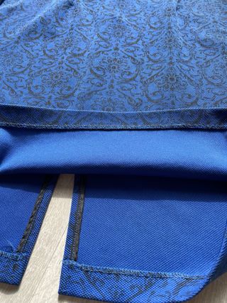 Vestido elegante azul con estampado