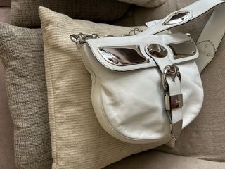 Borsa Gucci bianca con accessori argentati