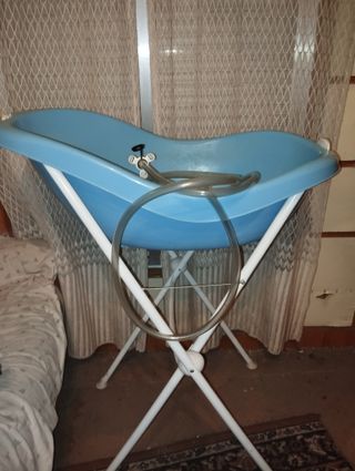 Bañera para bebé azul con soporte