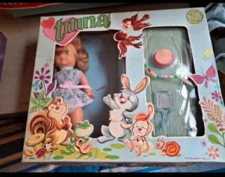 Muñeca años 60 con caja y accesorios