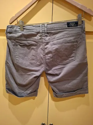 Pantalón corto-bermuda