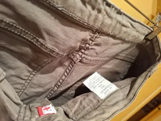 Pantalón corto-bermuda