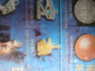 Colección Amuletos del mundo ( leer bien)