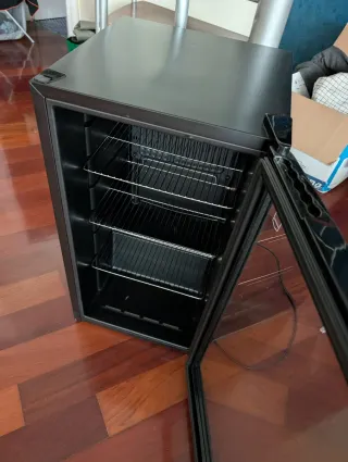 Mini nevera negra 88L