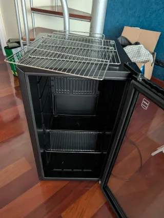 Mini nevera negra 88L