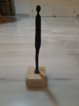 Escultura etrusca metal y piedra