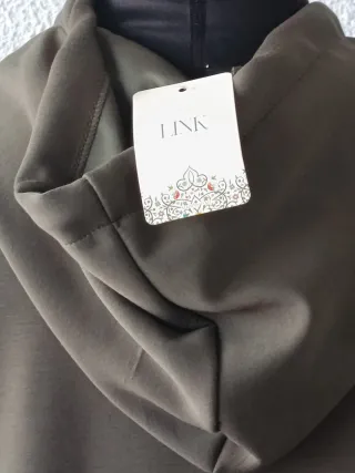 Chaqueta oversize caqui con capucha