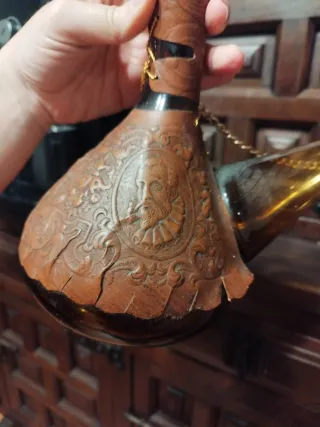 Porrón de vino cristal y cuero