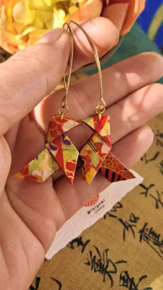 Pendientes de pajarita de papel