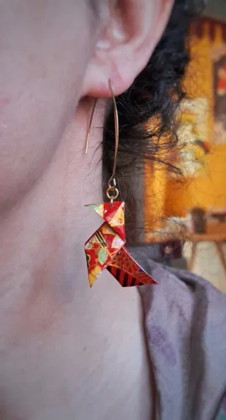 Pendientes de pajarita de papel