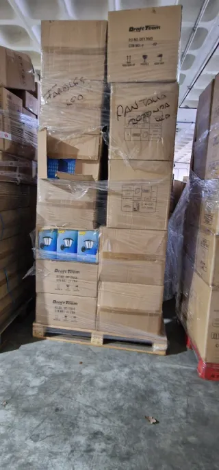 Lámparas, proyectores y plafones pantallas