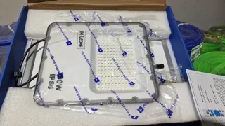 Lámparas, proyectores y plafones pantallas