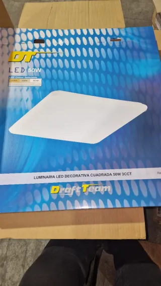 Lámparas, proyectores y plafones pantallas