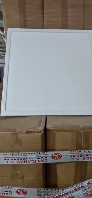 Lámparas, proyectores y plafones pantallas