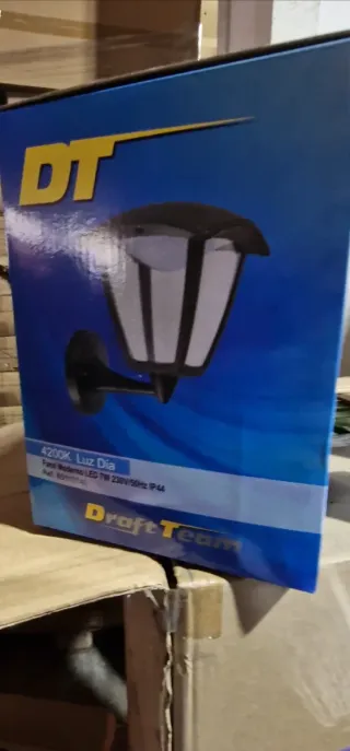 Lámparas, proyectores y plafones pantallas