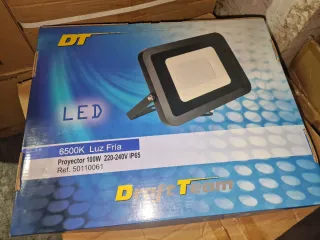 Lámparas, proyectores y plafones pantallas