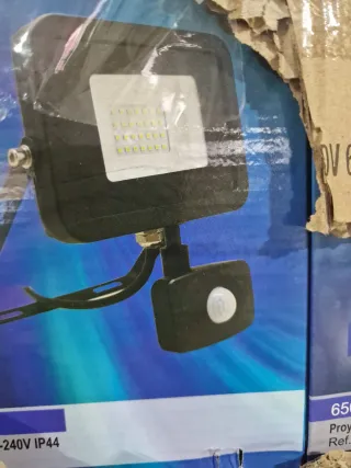 Lámparas, proyectores y plafones pantallas