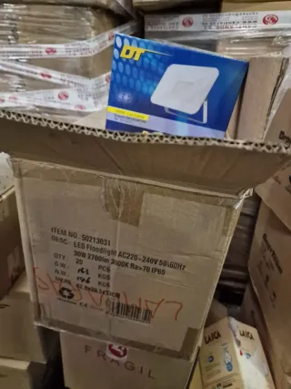 Lámparas, proyectores y plafones pantallas