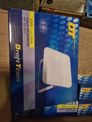 Lámparas, proyectores y plafones pantallas