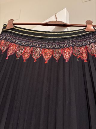 Falda larga plisada estampada